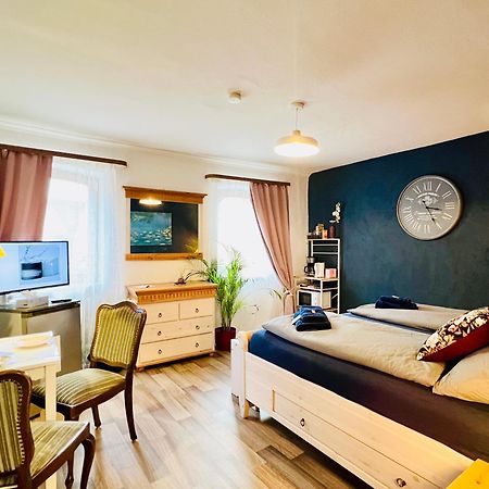 Apartment Amelie - Zimmer Mit Tv, W-Lan, Mikrowelle Und Kuehlschrank, Bad Mit Dusche 말터딩엔 외부 사진
