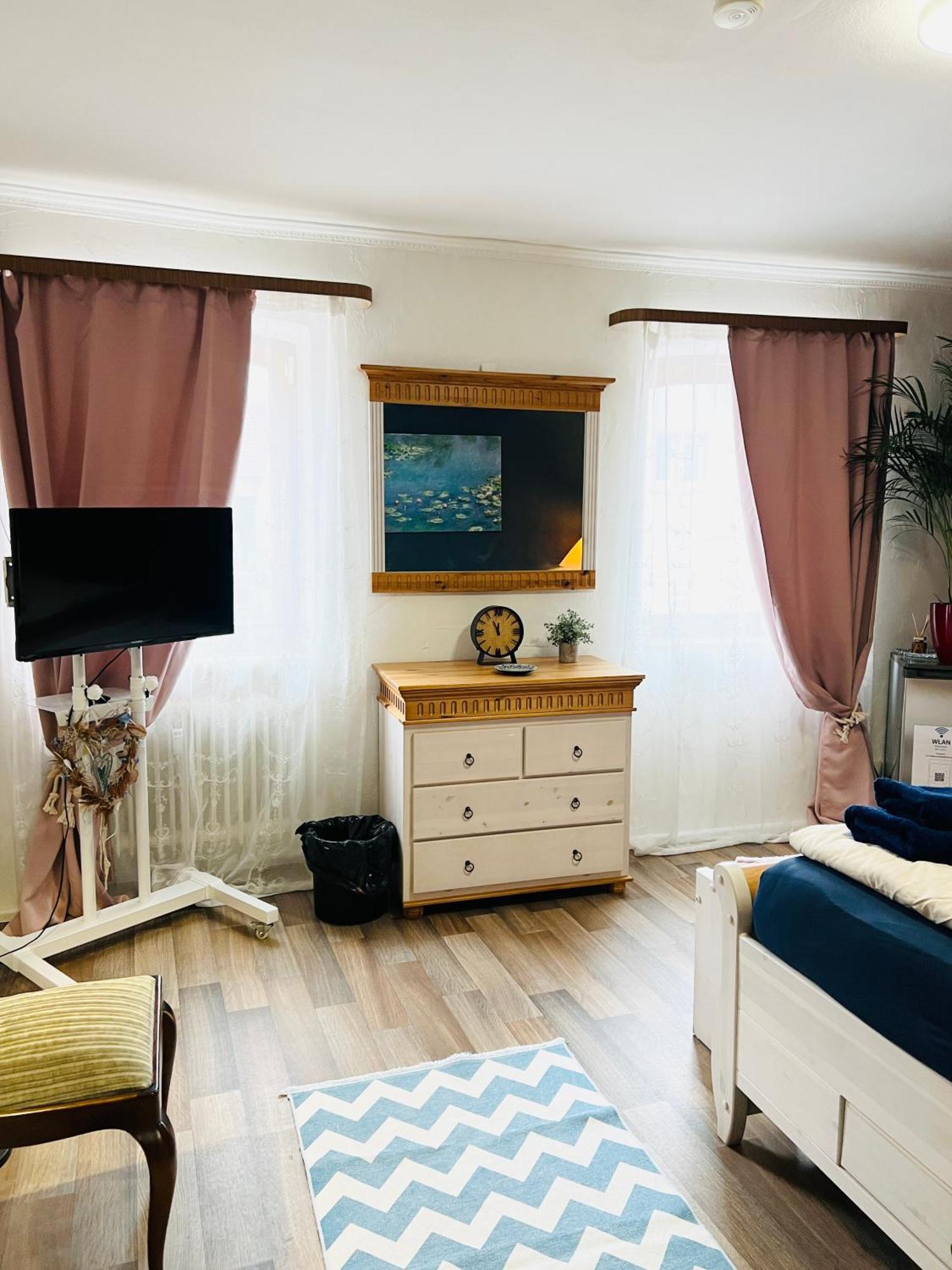 Apartment Amelie - Zimmer Mit Tv, W-Lan, Mikrowelle Und Kuehlschrank, Bad Mit Dusche 말터딩엔 외부 사진